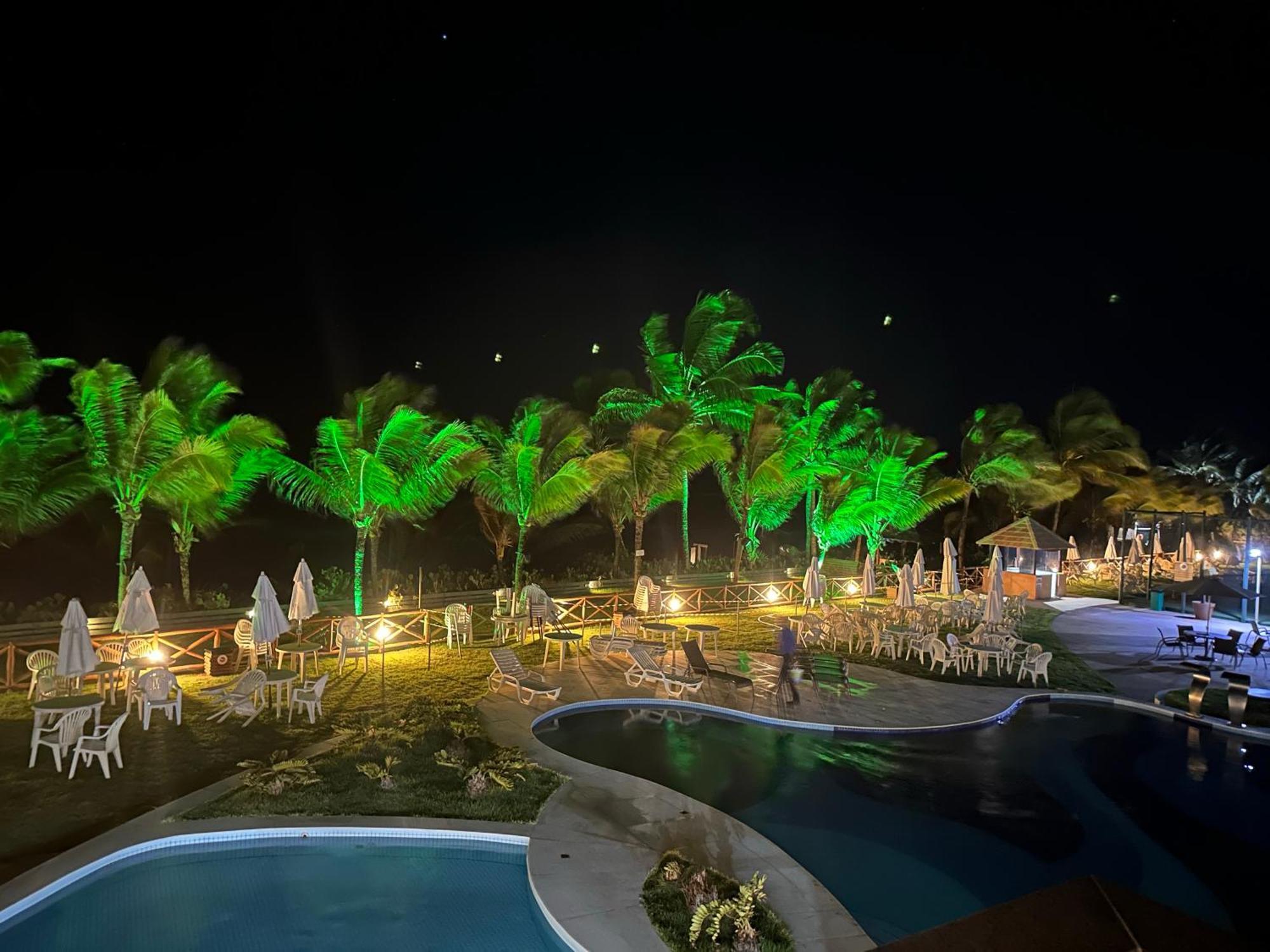 Flat Guarajuba 4 Quartos Terreo A Beira Mar - Pe Na Areia - Governanca Com Arrumadeira E Wi Fi Inclusos Camassari Exterior foto